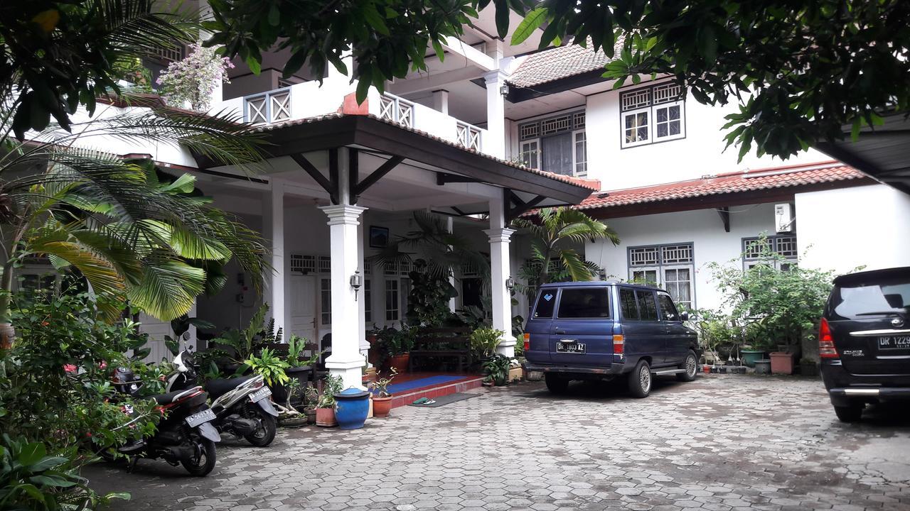 Hotel Airlangga Mataram Quarto foto